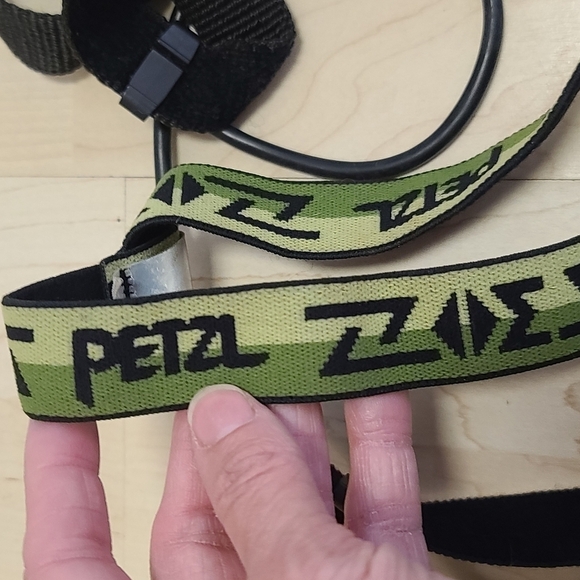 Original Petzl Halogen hiking, climbing headlamp - Picture 2 of 9